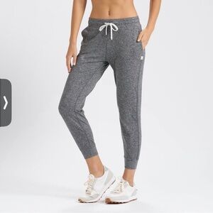 NWOT Vuori joggers